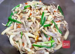 Illustration of stir-fried oyster mushrooms 12