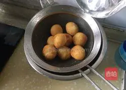 Illustration of how to make sweet potato meatballs 8