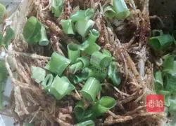 Illustration of how to make fried enoki mushrooms 1