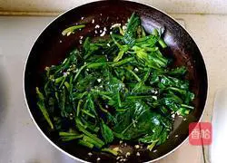 Garlic Spinach Recipe Illustration 6