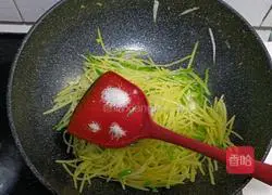 Illustration of how to make green pepper and potato shreds 9