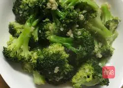 Illustration of how to make garlic broccoli 8