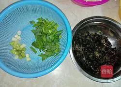 Illustration of how to stir-fry carrots and enoki mushrooms 2