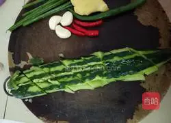 Illustration of how to make cold cucumber 3