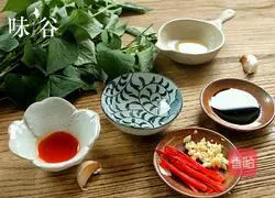 Illustration of how to make cold Houttuynia cordata leaves 1