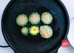 Illustration of how to make mashed potatoes stuffed with bitter melon 9