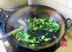 Illustration of how to make pickled stir-fried cabbage 8