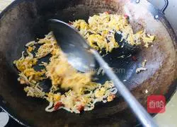 Illustration of how to make fried vermicelli with pickled cabbage 4