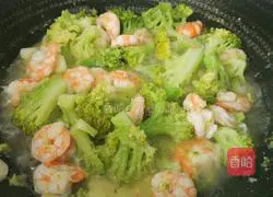 Illustration of how to make fried shrimps with broccoli 14
