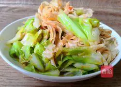 Illustration of how to make fried tofu skin with cabbage 11