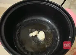 Recipe for stir-fried snow peas with pork belly Illustration 5