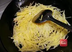 Illustration of how to make fried shredded potatoes 4