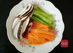Illustration of how to make three shredded vegetables 2