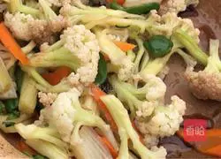 Illustration of how to mix celery and carrots with cauliflower 10