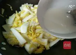 Illustration of how to make spicy and sour Chinese cabbage 12
