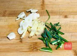 How to stir-fry green peppers with dried beans Illustration 3