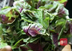 Illustration of how to make garlic red amaranth 1