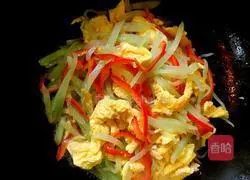 Illustration of how to make scrambled eggs with lettuce 6