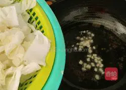 Illustration of how to make vinegar cabbage 8