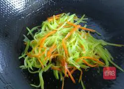 Illustration of how to make stir-fried shredded lettuce 7
