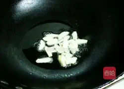Illustration of how to make stir-fried lettuce 3