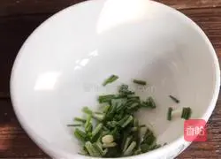 Illustration of how to make cold kelp shreds 4