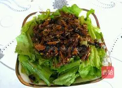 Illustration of how to make black bean sauce and dace mixed with lettuce 8
