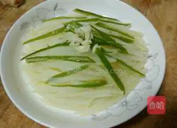 Illustration of how to make shredded potatoes 4