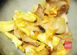 Illustration of how to make raw stir-fried cabbage 9