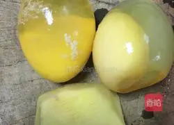 Illustration of how to make ginger preserved eggs 1
