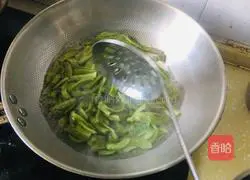 Illustration of how to make braised tribute vegetables 2