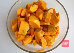 Illustration of roasting pumpkin cubes 6