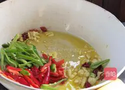 Illustration of how to make spicy stir-fried purslane 6