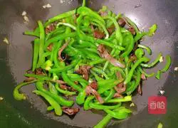 Illustration of how to make fried mushrooms and peppers 9