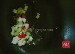 Illustration of how to make hand-shred cabbage 2