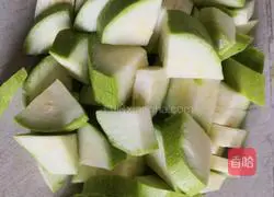 Zucchini, right Illustration of how to touch tomatoes 2