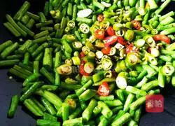 Stir-fry for a long time Illustration of how to make beans 8