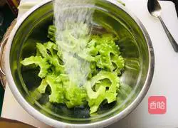 Illustration of how to make cold bitter melon 4