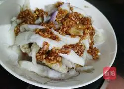 Illustration of how to steam eggplant with garlic 2