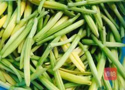 Illustration of how to make cold day lily 1