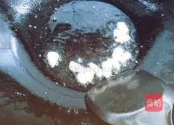 Illustration of how to make scrambled eggs with tomatoes and fungus 9