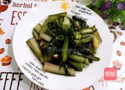 Illustration of how to stir-fry red cabbage and greens 7