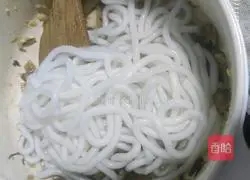 Shredded plum vegetables and bamboo shoots Illustration of how to mix powder 6