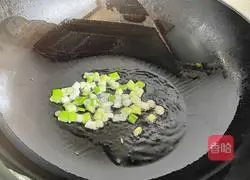 Soy sauce flavor Illustration of how to make flat kidney beans 3