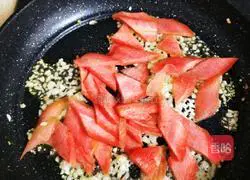 Illustration of how to make garlic snow peas 7