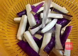 Illustration of three ways to make dry stir-fry vegetables 3