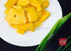 Illustration of how to make crispy pumpkin with scallion oil 2