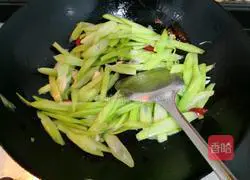 Illustration of spicy stir-fried kale 10