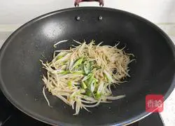 Illustration of how to make stir-fried bean sprouts 6