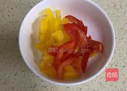 Illustration of how to stir-fry celery leaves and shredded potatoes 4